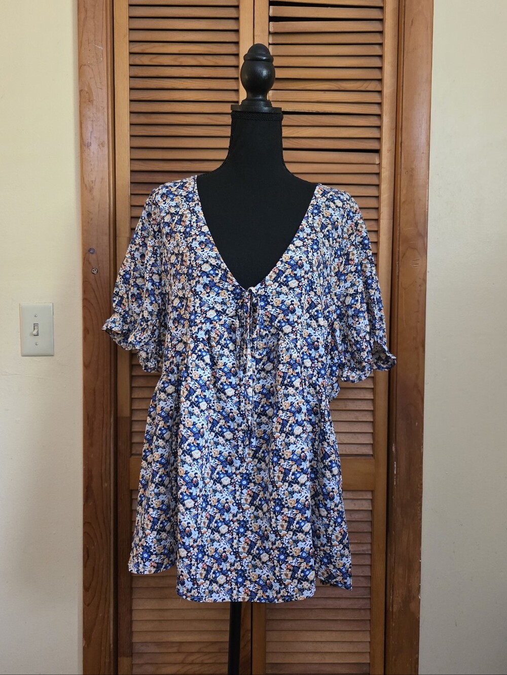 EUC Shein Curve Ditsy Floral Knot Front Babydoll Blouse Size 1XL